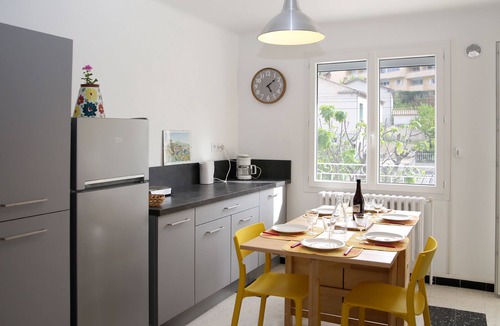 Vaison-la-Romaine Villa | Villa 100m2 with enclosed garden planted with trees close to the city center