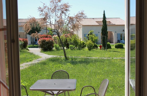 Gallargues-le-Montueux House | Villa 4 people in tourist residence with swimming pool