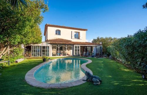 Sainte-Maxime Villa | Villa 5 ch, 12 pers, piscine Chauffée, proche Plages & Centre Sainte Maxime