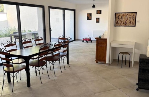 Saint-Laurent-de-Mure Villa | Villa 6 personnes