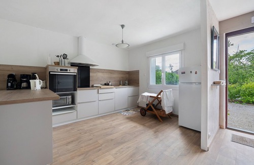 Saint-Jean-le-Thomas Villa | Villa 'Anita' with Private Terrace, Wi-Fi and Air Conditioning