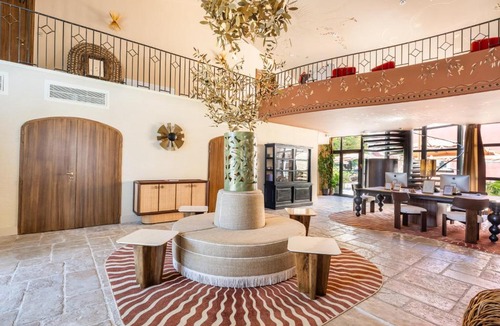 Saint-Paul-Trois-Chateaux Hotel | Villa Augusta