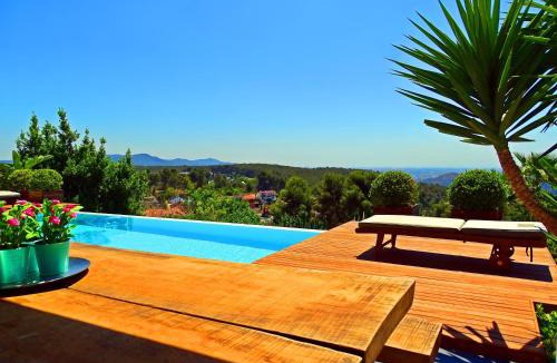 Fontpineda House | Villa Barcelona Infinity Pool Panoramic Views