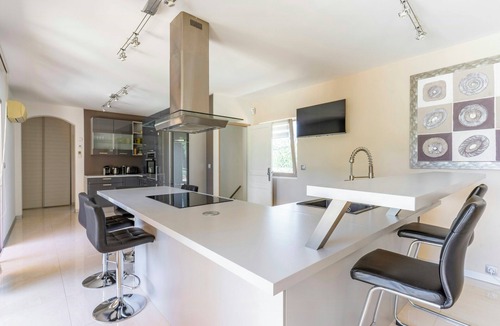 La Crau House | Villa between Provençal hills and Mediterranean sea
