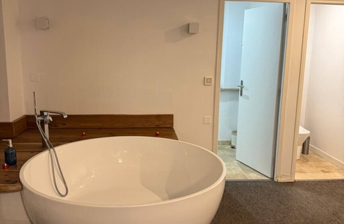 Brive-la-Gaillarde Apartment | Villa Chadourne - Love Room Libération