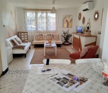 Le Grau-dʼAgde House | Villa climatisée, proche mer, 2 grands appartements indépendants, parking,