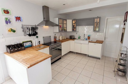 Cherveix-Cubas Villa | Villa de la Colline – Family Holiday Home with Private Pool in Dordogne, close to Ameneties