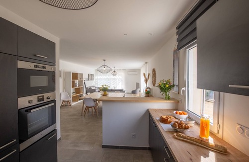 Salavas Villa | Villa des Vignes with Pool, Wi-Fi, and Air Conditioning