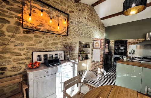 Gallargues-le-Montueux House | Villa Émilie with swimming pool and wooded park in the heart of the Village