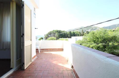 Llanca Villa | Villa Espaciosa con Jardín Cerca de la Playa - ES-228-168