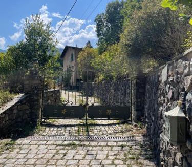 Saint-Dalmas-de-Tende Villa | Villa fleurie - maison familiale, véranda et jardin