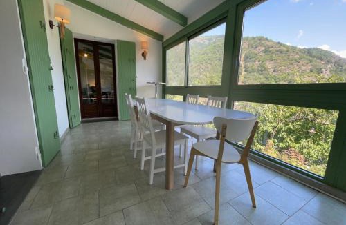 Saint-Dalmas-de-Tende Villa | Villa fleurie - maison familiale, véranda et jardin