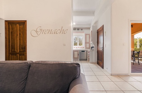 Saint-Maurice-dʼArdeche Villa | Villa Grenache - private terrace and garden