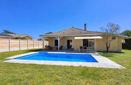 Biganos Villa | Villa Harmonie Piscine et Plénitude