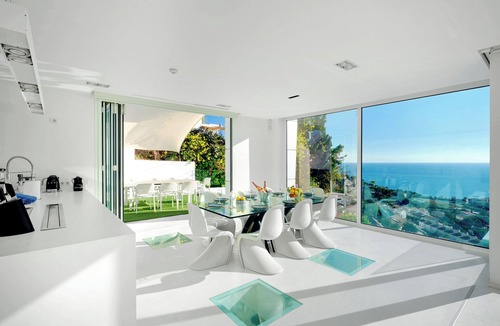 Sitges Ski Chalet | Villa in Sitges |Pool|Jacuzzi|BBQ|Views|AC|12P