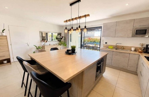 Bollene Villa | Villa La Belle Étape – Garden, Pool, AC & Barbecue