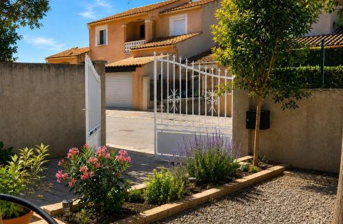 Lunel House | Villa Lunaria