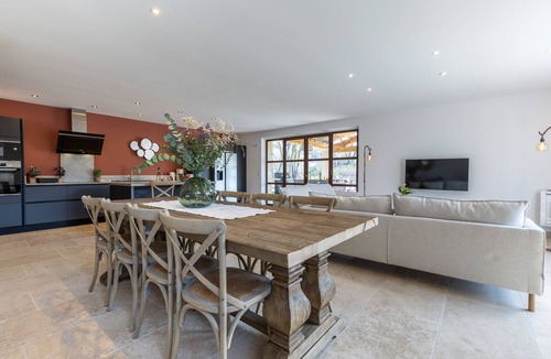 Caseneuve Villa | Villa Maira - live in the heart of authentic Provence in a charming house