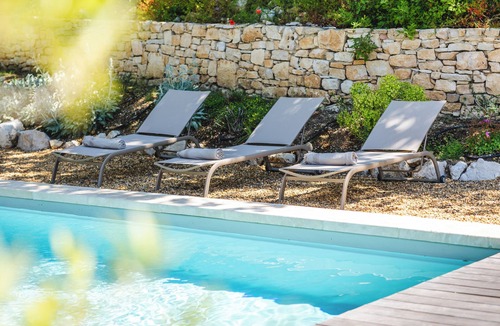 Caseneuve Villa | Villa Maira - live in the heart of authentic Provence in a charming house