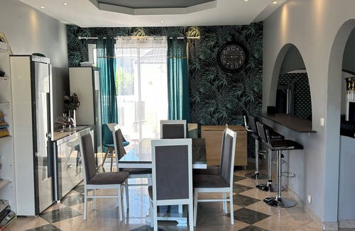 Villemoisson-sur-Orge Villa | Villa Maxonale near Paris with Heated Pool, Sauna & Jacuzzi