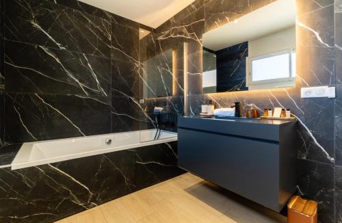 Le Grau-dʼAgde Villa | Villa Maya Rooftop beach access heated pool
