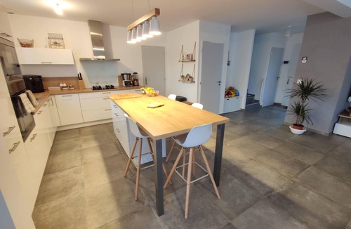 Beauvoisin Villa | Villa Moderne 121 M2, 8 Personnes, Piscine, Aire de Jeux. Proche mer et Rivière
