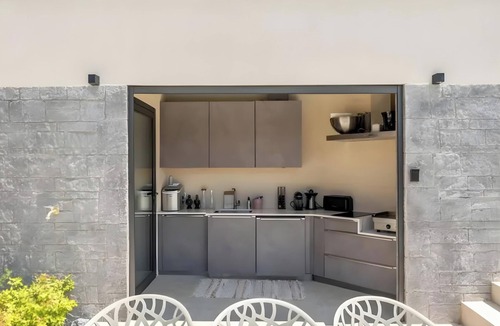 Echarvines Villa | Villa 'Near Village and Lake' with Lake View, Wi-Fi and Air Conditioning