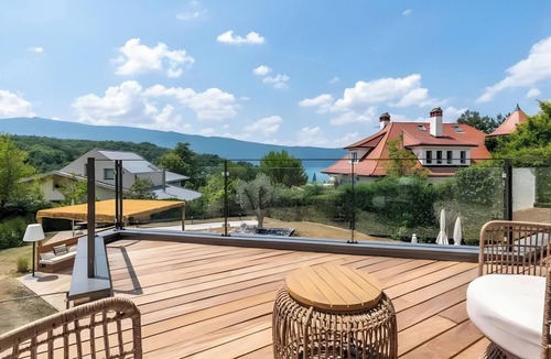 Echarvines Villa | Villa 'Near Village and Lake' with Lake View, Wi-Fi and Air Conditioning