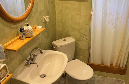 Bollene Bed & Breakfast | Villa Oasis Bollène: Room with fan; pool access.