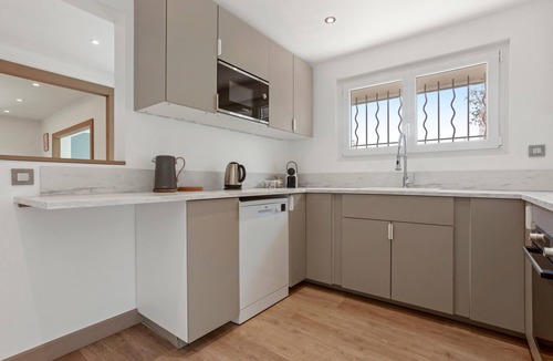 Les Issambres Villa | Villa 'Palmier' with Sea View, Wi-Fi and Air Conditioning