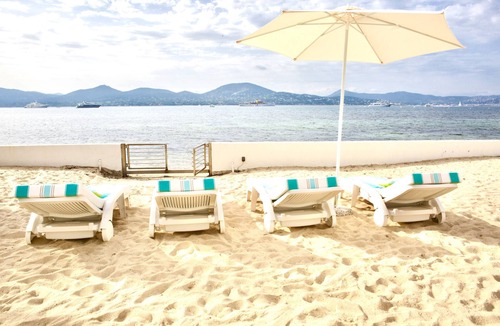 Cote d'Azur- French Riviera Villa | Villa Pieds dans l'eau with private sandy beach on the Gulf of Saint Tropez