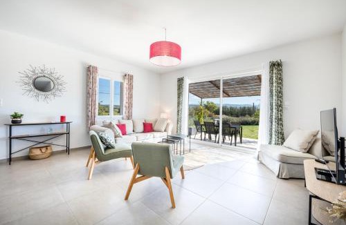 Saint-Saturnin-les-Apt House | Villa Piscine Chauffée & climatisation, 5min du village