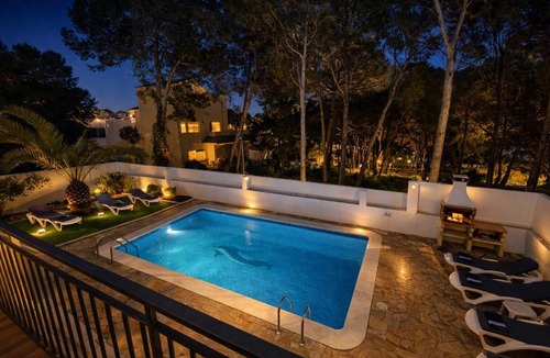 Torredembarra Villa | Villa Playa del Sur A 250 metros de una magnifica playa Capacidad más de 16 AC 6 Suites Piscina XL