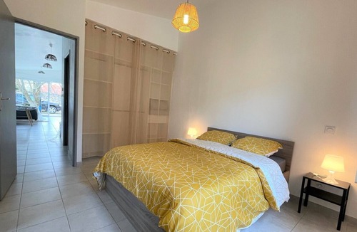 Bagnols-sur-Ceze Villa | Villa Premium 3 Étoiles sur Terrain Clos de 300 M2