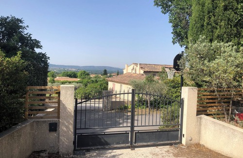 Merindol Villa | Villa Privée, Piscine, Jacuzzi, Jardin, au Coeur du Luberon