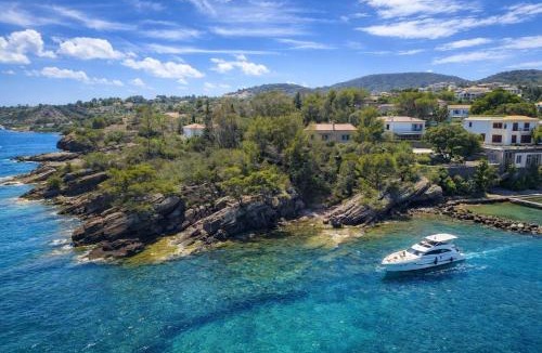 Agay Villa | Villa provençale authentique front de mer piscine et plage privée