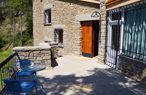 Sant Boi de Llucanes Villa | Villa 'Refugi Del Esquirol' with Mountain Views, Private Pool, and Wi-Fi