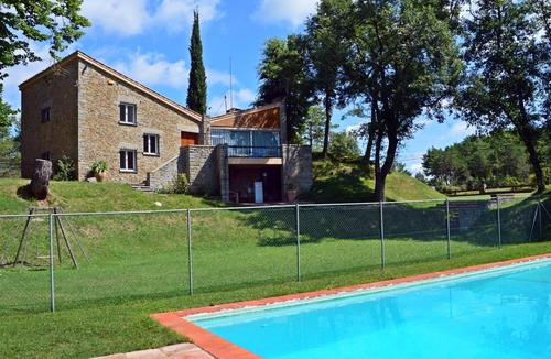 Sant Boi de Llucanes Villa | Villa 'Refugi Del Esquirol' with Mountain Views, Private Pool, and Wi-Fi