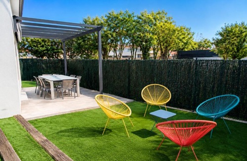 Thuir Villa | Villa T4 Moderne entre Mer, Montagne & Espagne, Climatisée avec Jardin, Terrasse, Billard & Barbecue