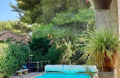 Salon-de-Provence Villa | Villa Tout Confort Dans un Écrin de Verdure au Cœur de la Provenece