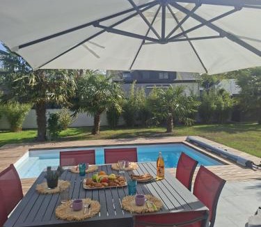 Concarneau Villa | VILLA TROPICALE - Piscine Chauffée - Plages à 5 min - 3 chambres