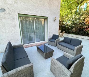 Roquebrune-Cap-Martin Villa | Villa Victoria F1 GP Monaco #8 persons #3 Bedrooms #Terrace # garage Beach -