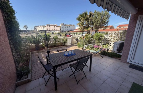 Le Barcares Villa | Villa with air conditioning near lake, 6 guests