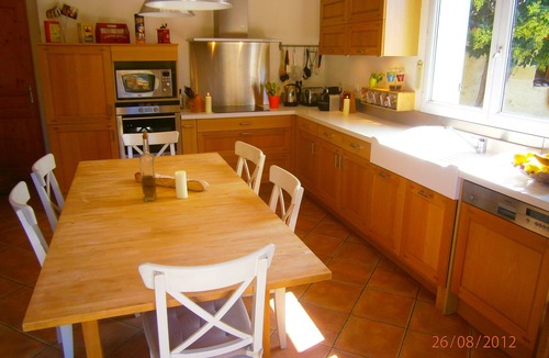 Salon-de-Provence Villa | Villa with pool, calm in the historical city (ideal for famillies)