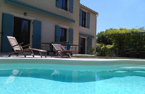 Salon-de-Provence Villa | Villa with pool, calm in the historical city (ideal for famillies)
