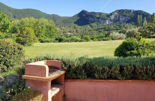 Nyons House | Villa with pool, tennis, mini golf in beautiful park in Nyons, Provence