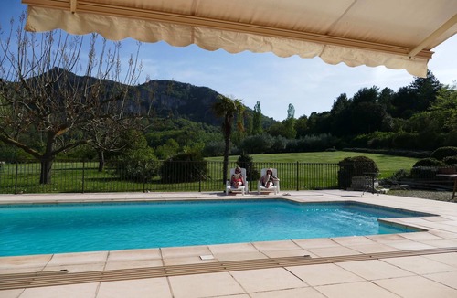 Nyons House | Villa with pool, tennis, mini golf in beautiful park in Nyons, Provence