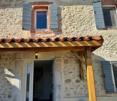 Cassagne House | Villa With Pyrenees View Near Foix