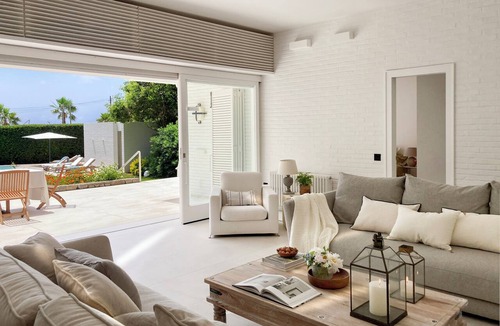 El Roc de Sant Gaieta Villa | Villa with swimming pool in front of the sea