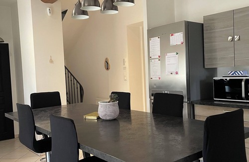 Irigny Villa | Villa with swimming pool 15 minutes from Lyon. Pets welcome!
